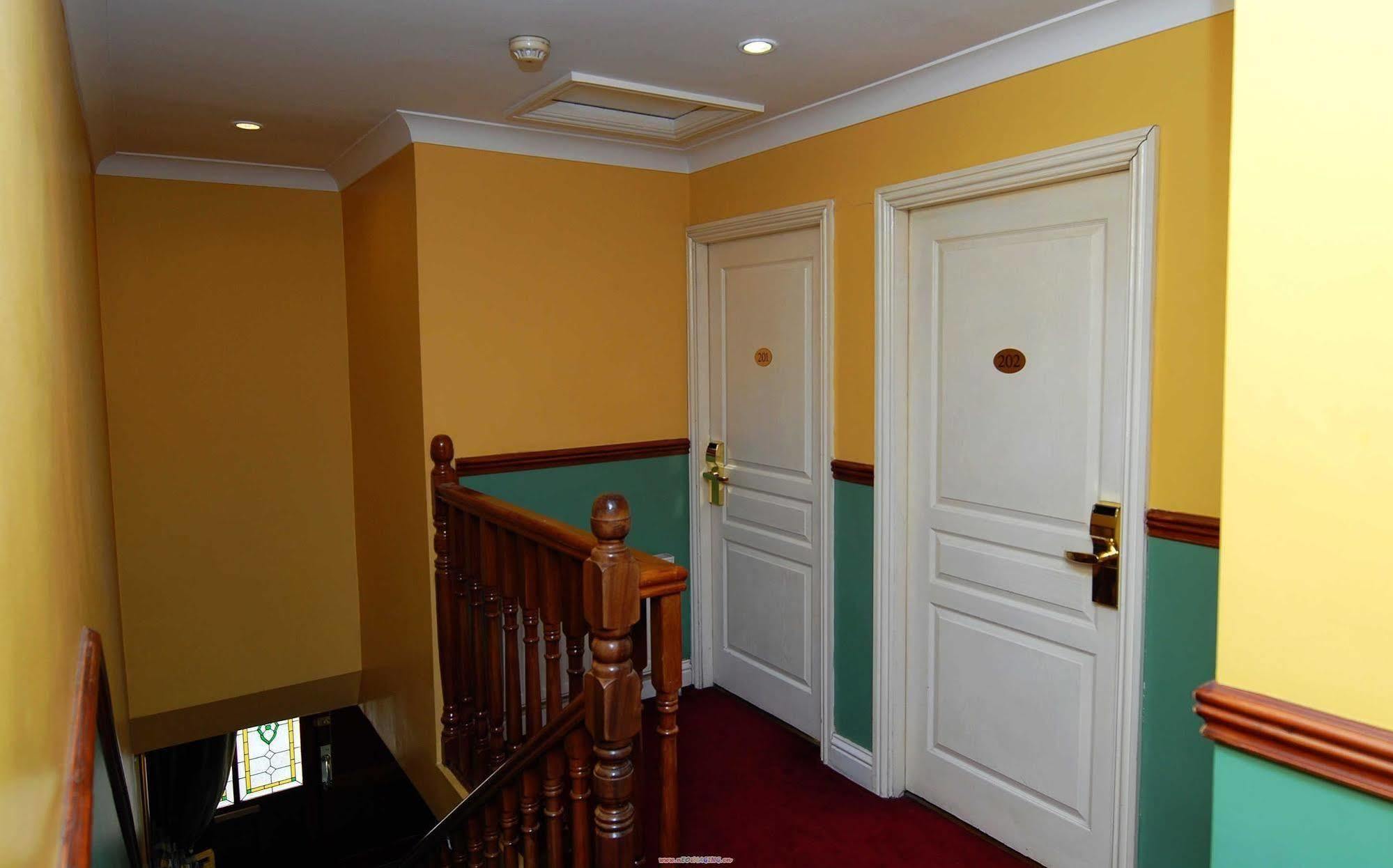 Palmerstown Lodge 더블린 외부 사진
